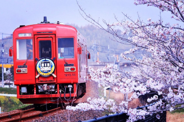 讓名畫隨列車把微笑駛進岡山廣島！集眾人之力開動的井原鐵道藝術列車